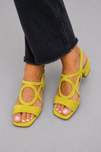 Sandalias con punta cuadrada y corte redondo